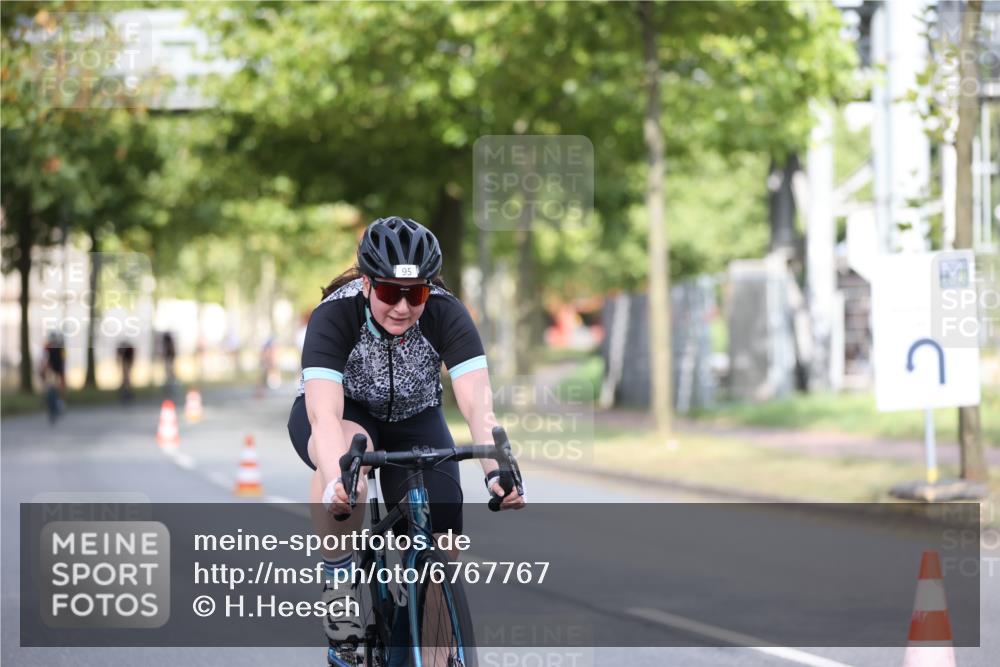 11.08.2024 - GEWOBA Citytriathlon Bremen H.Heesch http://msf.ph/oto/6767767 11.08.2024 10:38:25 Radfahren 3, 4, 11, 29, 43, 52, 58, 95 meine-sportfotos.de