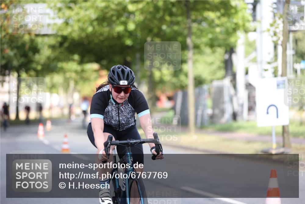 11.08.2024 - GEWOBA Citytriathlon Bremen H.Heesch http://msf.ph/oto/6767769 11.08.2024 10:38:25 Radfahren 3, 4, 11, 29, 43, 52, 58, 95 meine-sportfotos.de