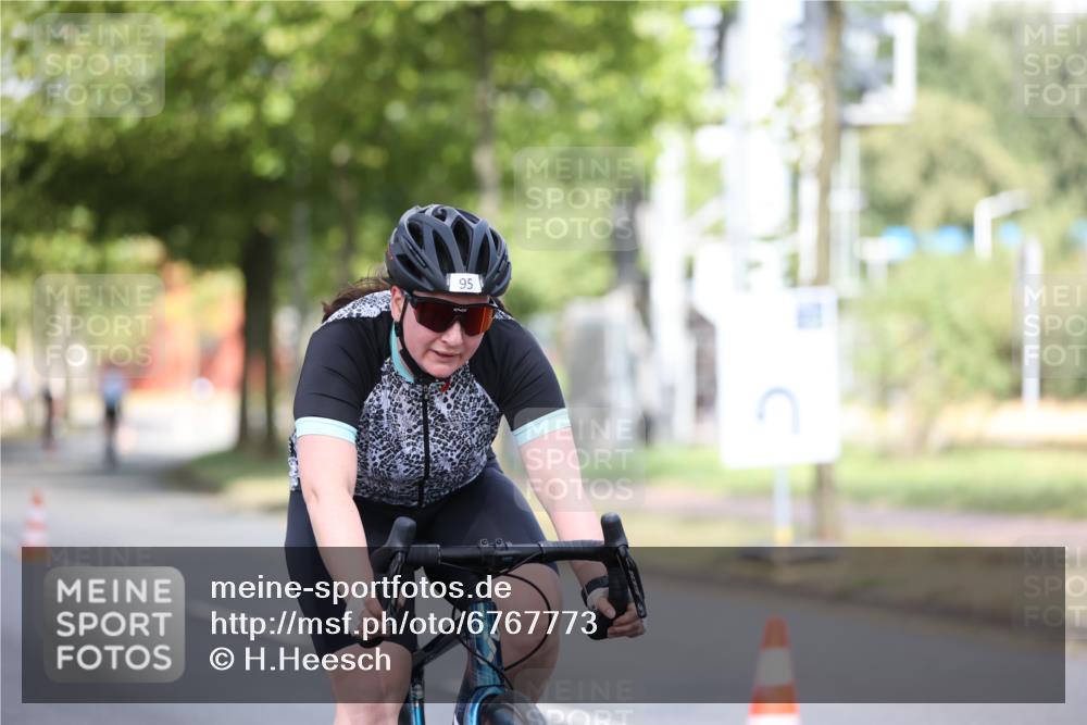 11.08.2024 - GEWOBA Citytriathlon Bremen H.Heesch http://msf.ph/oto/6767773 11.08.2024 10:38:25 Radfahren 3, 4, 11, 29, 43, 52, 58, 95 meine-sportfotos.de