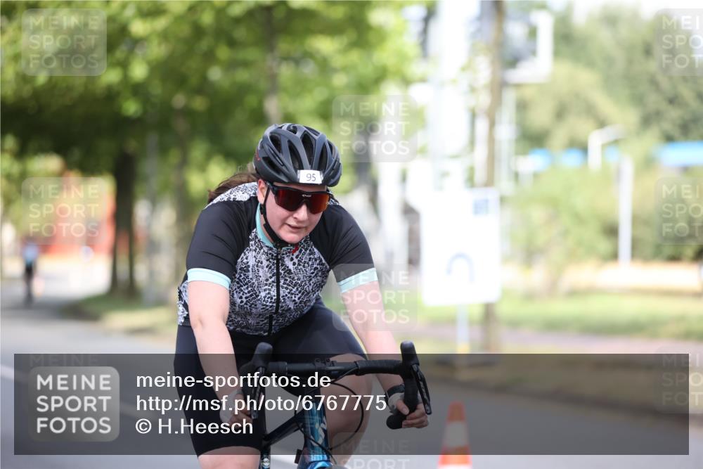 11.08.2024 - GEWOBA Citytriathlon Bremen H.Heesch http://msf.ph/oto/6767775 11.08.2024 10:38:25 Radfahren 3, 4, 11, 29, 43, 52, 58, 95 meine-sportfotos.de