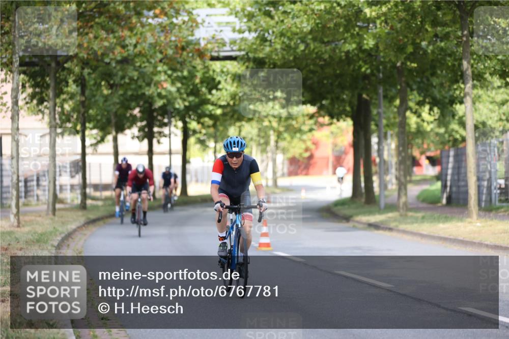 11.08.2024 - GEWOBA Citytriathlon Bremen H.Heesch http://msf.ph/oto/6767781 11.08.2024 10:38:29 Radfahren 3, 4, 11, 29, 43, 58, 95 meine-sportfotos.de