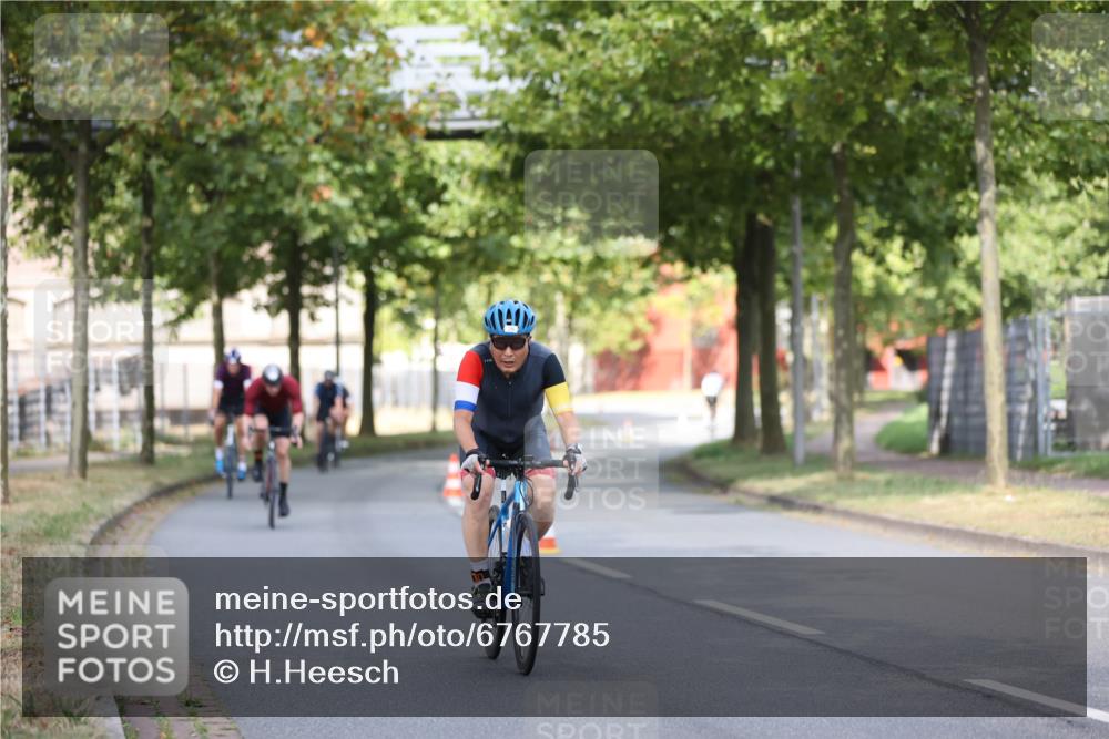 11.08.2024 - GEWOBA Citytriathlon Bremen H.Heesch http://msf.ph/oto/6767785 11.08.2024 10:38:29 Radfahren 3, 4, 11, 29, 43, 58, 95 meine-sportfotos.de