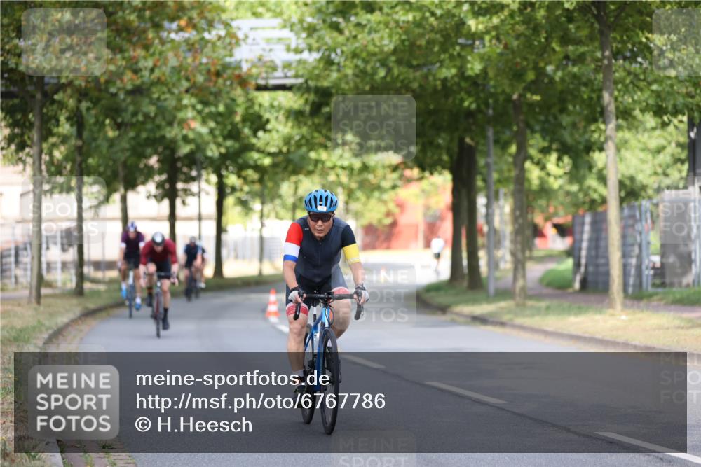 11.08.2024 - GEWOBA Citytriathlon Bremen H.Heesch http://msf.ph/oto/6767786 11.08.2024 10:38:29 Radfahren 3, 4, 11, 29, 43, 58, 95 meine-sportfotos.de