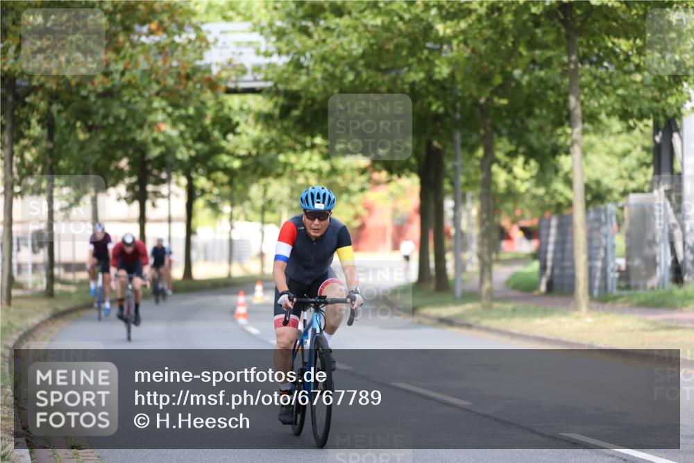 11.08.2024 - GEWOBA Citytriathlon Bremen H.Heesch http://msf.ph/oto/6767789 11.08.2024 10:38:29 Radfahren 3, 4, 11, 29, 43, 58, 95 meine-sportfotos.de