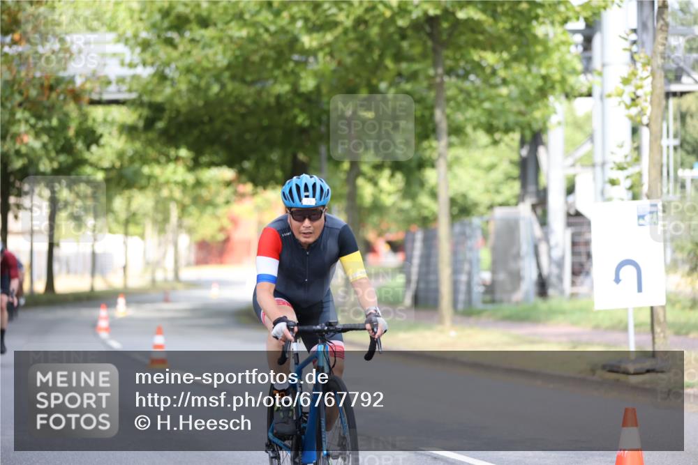 11.08.2024 - GEWOBA Citytriathlon Bremen H.Heesch http://msf.ph/oto/6767792 11.08.2024 10:38:29 Radfahren 3, 4, 11, 29, 43, 58, 95 meine-sportfotos.de