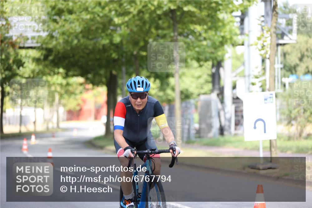 11.08.2024 - GEWOBA Citytriathlon Bremen H.Heesch http://msf.ph/oto/6767794 11.08.2024 10:38:29 Radfahren 3, 4, 11, 29, 43, 58, 95 meine-sportfotos.de