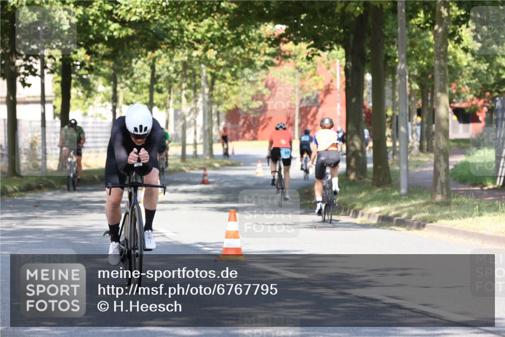 11.08.2024 - GEWOBA Citytriathlon Bremen H.Heesch http://msf.ph/oto/6767795 11.08.2024 10:21:09 Radfahren 4, 9, 11, 30, 31, 58, 71, 75, 87, 92 meine-sportfotos.de
