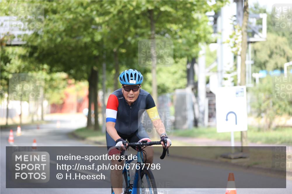 11.08.2024 - GEWOBA Citytriathlon Bremen H.Heesch http://msf.ph/oto/6767796 11.08.2024 10:38:29 Radfahren 3, 4, 11, 29, 43, 58, 95 meine-sportfotos.de