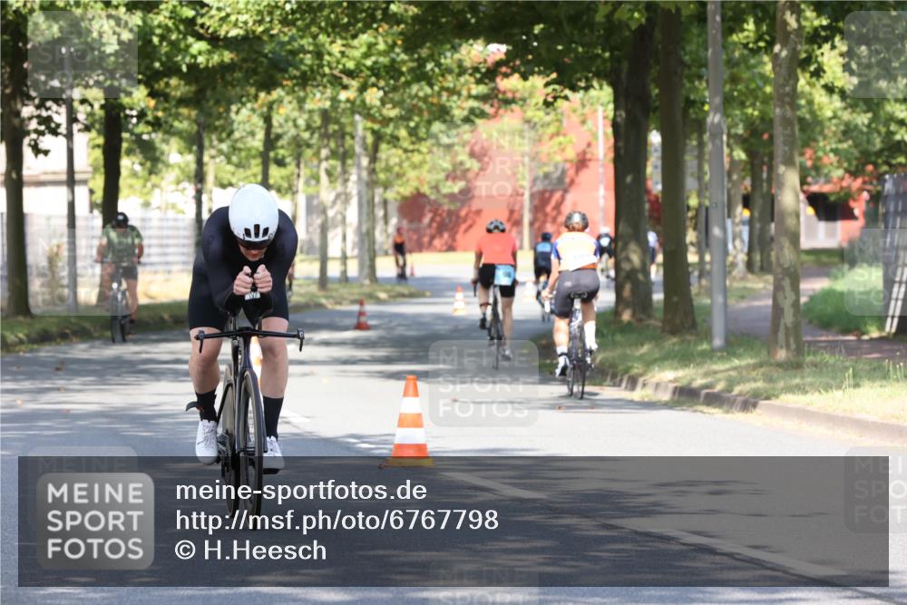 11.08.2024 - GEWOBA Citytriathlon Bremen H.Heesch http://msf.ph/oto/6767798 11.08.2024 10:21:09 Radfahren 4, 9, 11, 30, 31, 58, 71, 75, 87, 92 meine-sportfotos.de