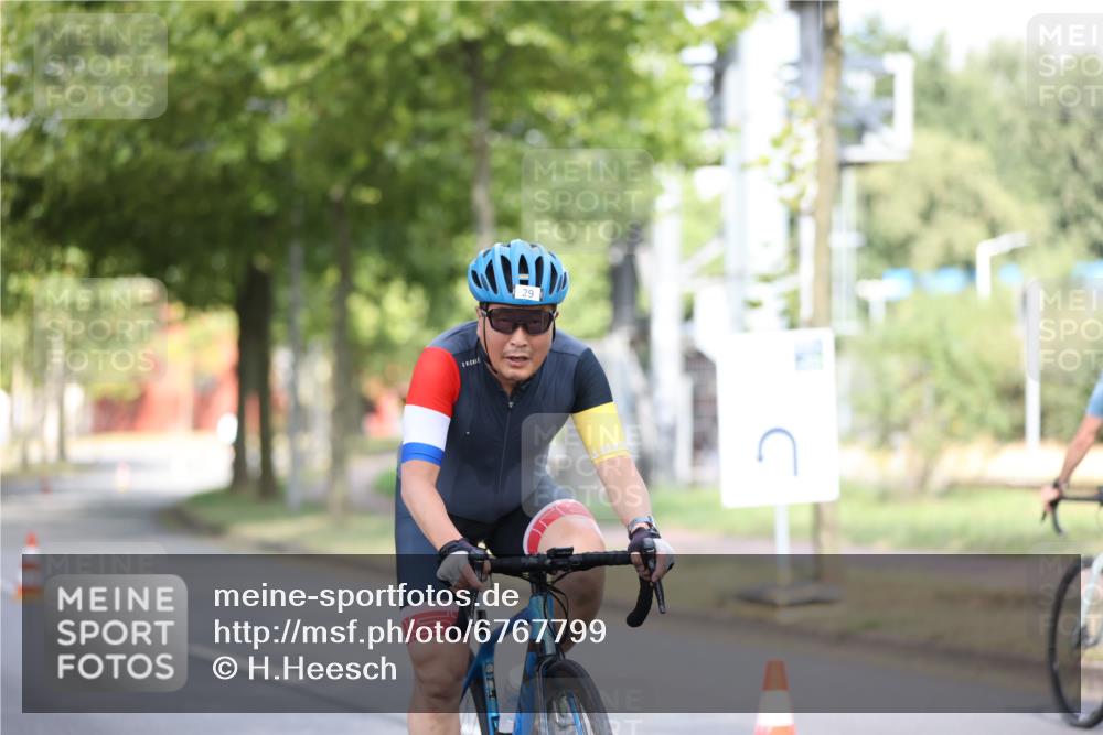 11.08.2024 - GEWOBA Citytriathlon Bremen H.Heesch http://msf.ph/oto/6767799 11.08.2024 10:38:29 Radfahren 3, 4, 11, 29, 43, 58, 95 meine-sportfotos.de