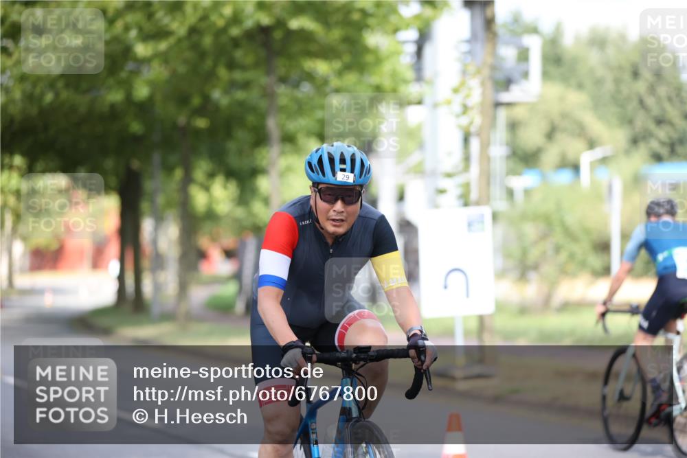 11.08.2024 - GEWOBA Citytriathlon Bremen H.Heesch http://msf.ph/oto/6767800 11.08.2024 10:38:30 Radfahren 3, 4, 11, 29, 43, 58, 95 meine-sportfotos.de