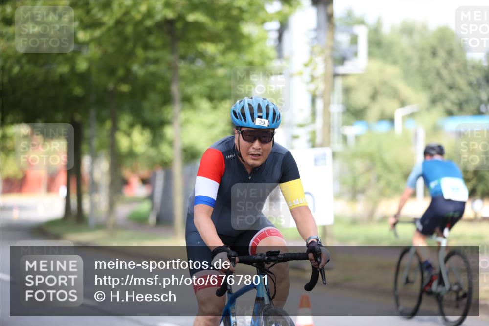11.08.2024 - GEWOBA Citytriathlon Bremen H.Heesch http://msf.ph/oto/6767801 11.08.2024 10:38:30 Radfahren 3, 4, 11, 29, 43, 58, 95 meine-sportfotos.de