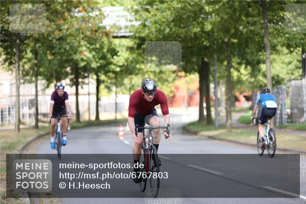 11.08.2024 - GEWOBA Citytriathlon Bremen H.Heesch http://msf.ph/oto/6767803 11.08.2024 10:38:31 Radfahren 4, 11, 29, 43, 58, 95 meine-sportfotos.de