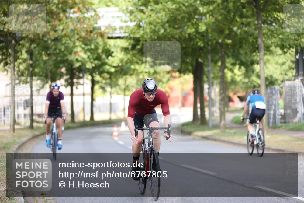 11.08.2024 - GEWOBA Citytriathlon Bremen H.Heesch http://msf.ph/oto/6767805 11.08.2024 10:38:31 Radfahren 4, 11, 29, 43, 58, 95 meine-sportfotos.de