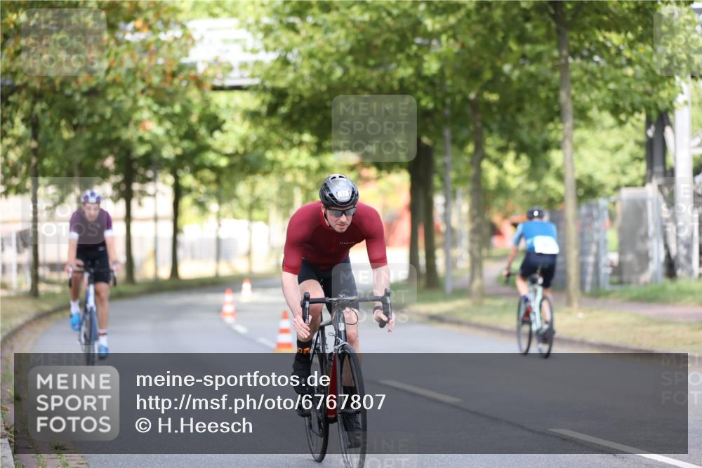 11.08.2024 - GEWOBA Citytriathlon Bremen H.Heesch http://msf.ph/oto/6767807 11.08.2024 10:38:31 Radfahren 4, 11, 29, 43, 58, 95 meine-sportfotos.de