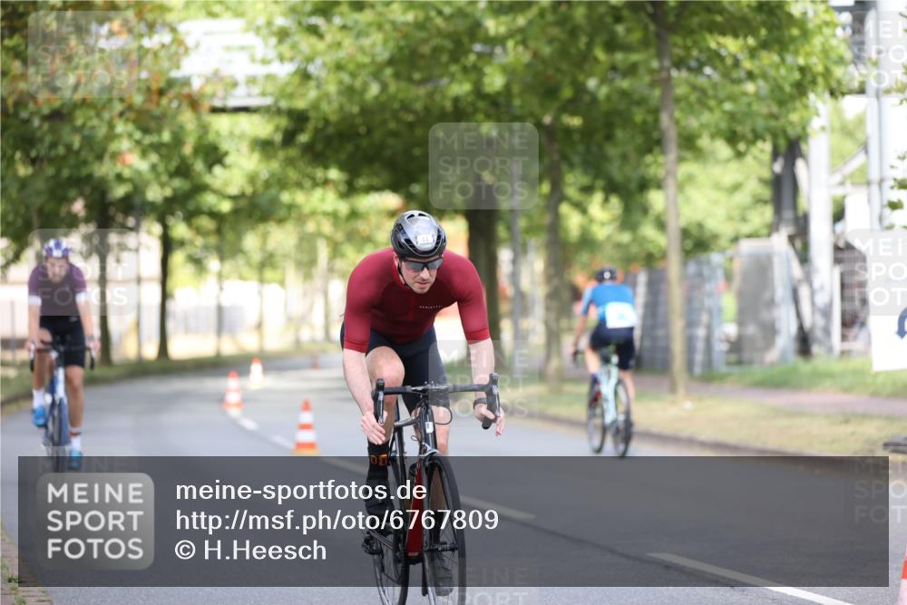 11.08.2024 - GEWOBA Citytriathlon Bremen H.Heesch http://msf.ph/oto/6767809 11.08.2024 10:38:31 Radfahren 4, 11, 29, 43, 58, 95 meine-sportfotos.de