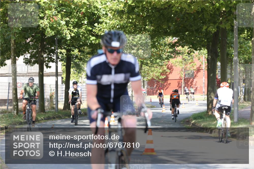 11.08.2024 - GEWOBA Citytriathlon Bremen H.Heesch http://msf.ph/oto/6767810 11.08.2024 10:21:11 Radfahren 4, 9, 30, 31, 58, 71, 75, 87, 92, 99 meine-sportfotos.de
