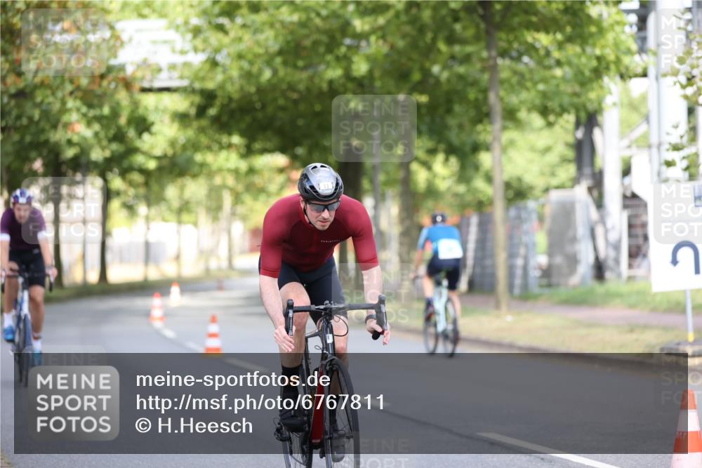 11.08.2024 - GEWOBA Citytriathlon Bremen H.Heesch http://msf.ph/oto/6767811 11.08.2024 10:38:31 Radfahren 4, 11, 29, 43, 58, 95 meine-sportfotos.de