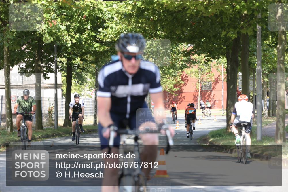 11.08.2024 - GEWOBA Citytriathlon Bremen H.Heesch http://msf.ph/oto/6767812 11.08.2024 10:21:11 Radfahren 4, 9, 30, 31, 58, 71, 75, 87, 92, 99 meine-sportfotos.de