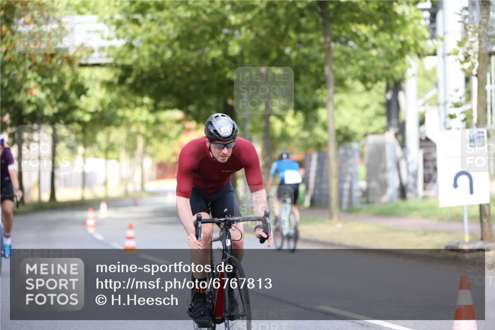 11.08.2024 - GEWOBA Citytriathlon Bremen H.Heesch http://msf.ph/oto/6767813 11.08.2024 10:38:31 Radfahren 4, 11, 29, 43, 58, 95 meine-sportfotos.de