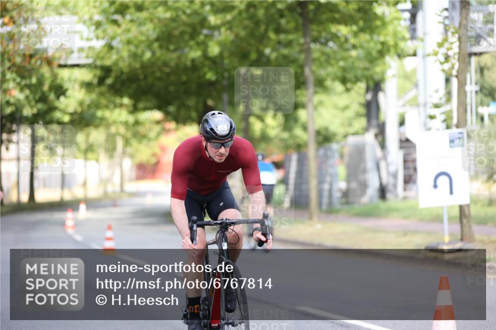 11.08.2024 - GEWOBA Citytriathlon Bremen H.Heesch http://msf.ph/oto/6767814 11.08.2024 10:38:31 Radfahren 4, 11, 29, 43, 58, 95 meine-sportfotos.de