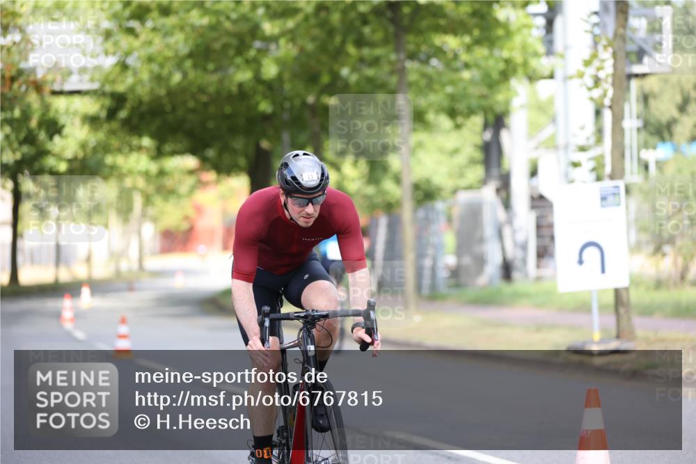 11.08.2024 - GEWOBA Citytriathlon Bremen H.Heesch http://msf.ph/oto/6767815 11.08.2024 10:38:31 Radfahren 4, 11, 29, 43, 58, 95 meine-sportfotos.de