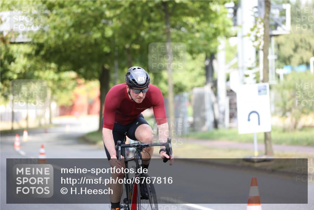 11.08.2024 - GEWOBA Citytriathlon Bremen H.Heesch http://msf.ph/oto/6767816 11.08.2024 10:38:31 Radfahren 4, 11, 29, 43, 58, 95 meine-sportfotos.de
