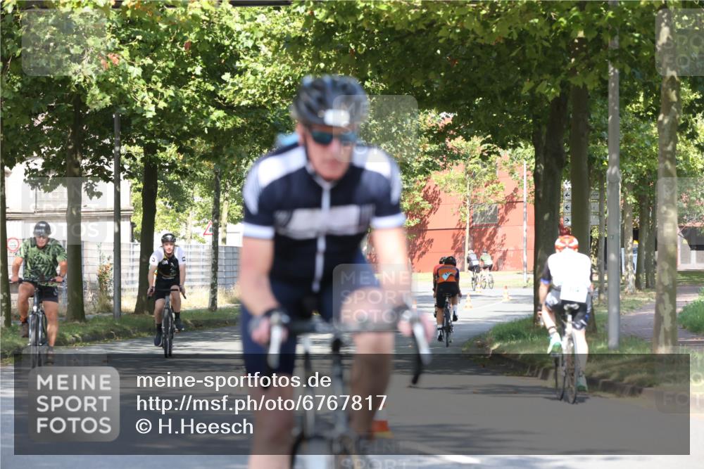 11.08.2024 - GEWOBA Citytriathlon Bremen H.Heesch http://msf.ph/oto/6767817 11.08.2024 10:21:11 Radfahren 4, 9, 30, 31, 58, 71, 75, 87, 92, 99 meine-sportfotos.de