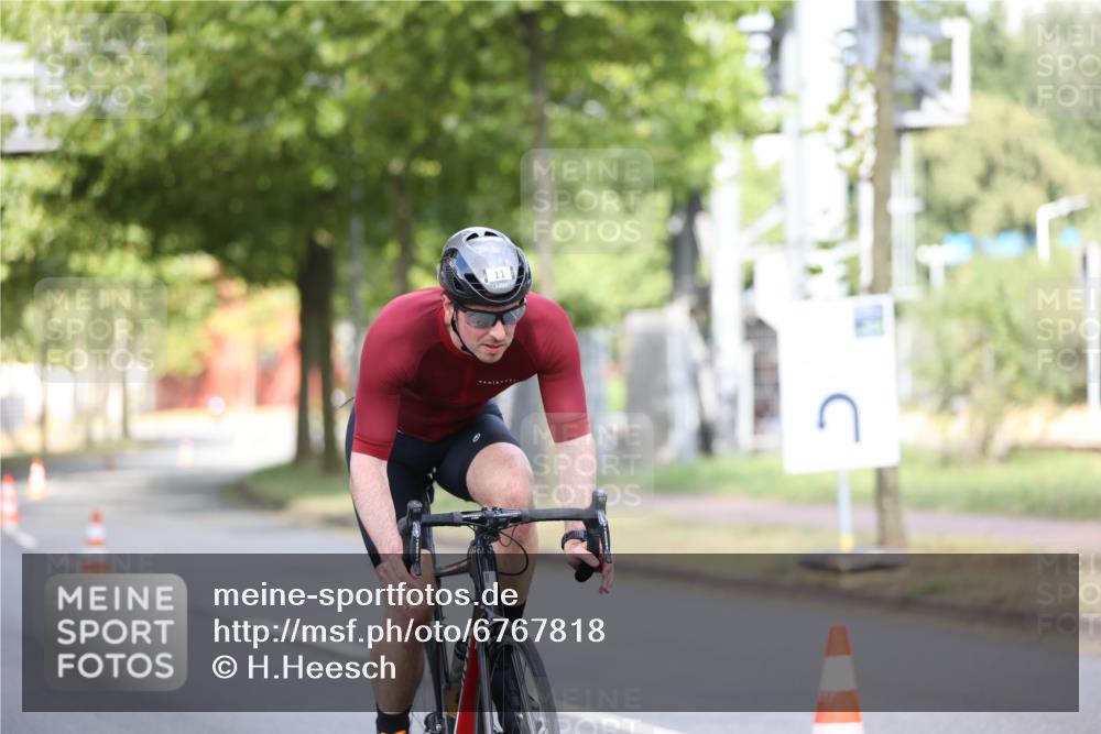 11.08.2024 - GEWOBA Citytriathlon Bremen H.Heesch http://msf.ph/oto/6767818 11.08.2024 10:38:31 Radfahren 4, 11, 29, 43, 58, 95 meine-sportfotos.de