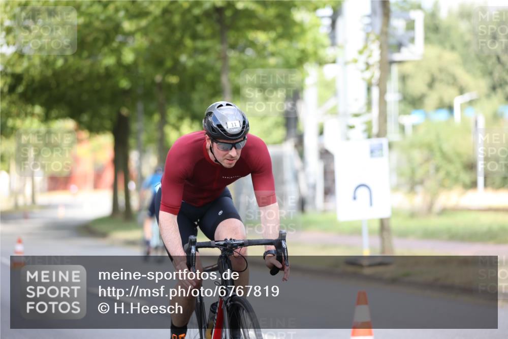 11.08.2024 - GEWOBA Citytriathlon Bremen H.Heesch http://msf.ph/oto/6767819 11.08.2024 10:38:31 Radfahren 4, 11, 29, 43, 58, 95 meine-sportfotos.de