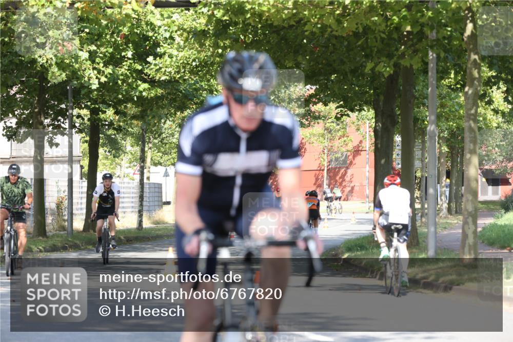 11.08.2024 - GEWOBA Citytriathlon Bremen H.Heesch http://msf.ph/oto/6767820 11.08.2024 10:21:11 Radfahren 4, 9, 30, 31, 58, 71, 75, 87, 92, 99 meine-sportfotos.de