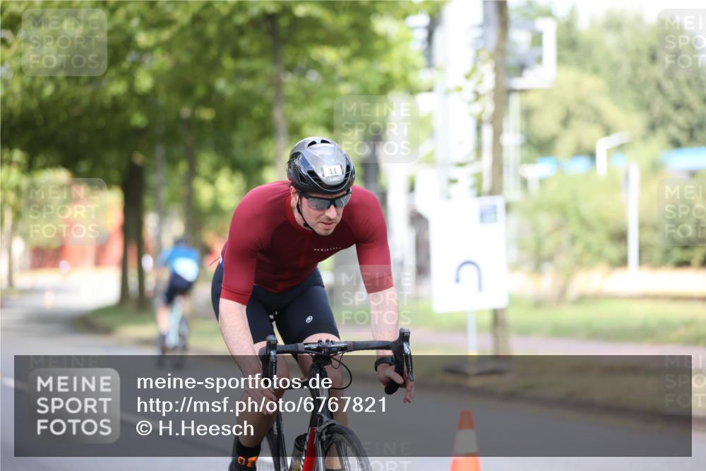 11.08.2024 - GEWOBA Citytriathlon Bremen H.Heesch http://msf.ph/oto/6767821 11.08.2024 10:38:31 Radfahren 4, 11, 29, 43, 58, 95 meine-sportfotos.de