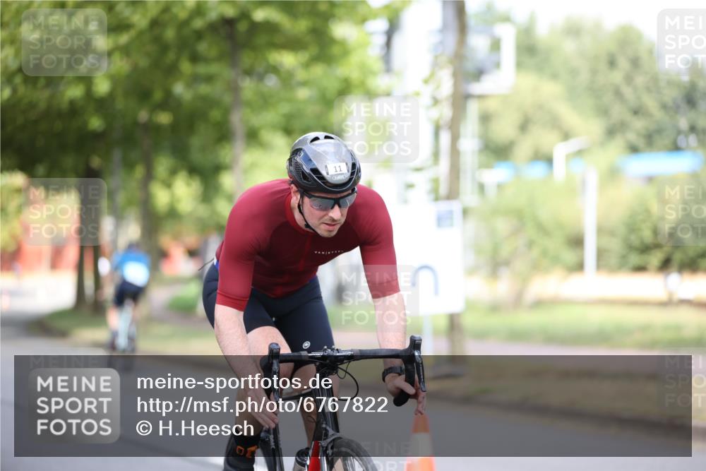 11.08.2024 - GEWOBA Citytriathlon Bremen H.Heesch http://msf.ph/oto/6767822 11.08.2024 10:38:32 Radfahren 4, 11, 29, 43, 58, 95 meine-sportfotos.de