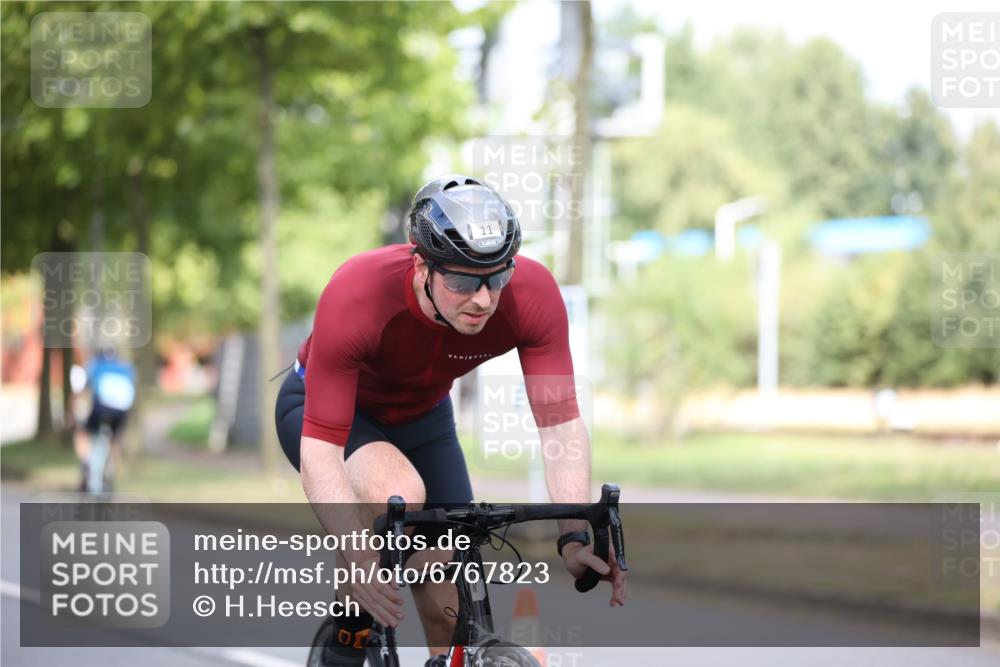 11.08.2024 - GEWOBA Citytriathlon Bremen H.Heesch http://msf.ph/oto/6767823 11.08.2024 10:38:32 Radfahren 4, 11, 29, 43, 58, 95 meine-sportfotos.de