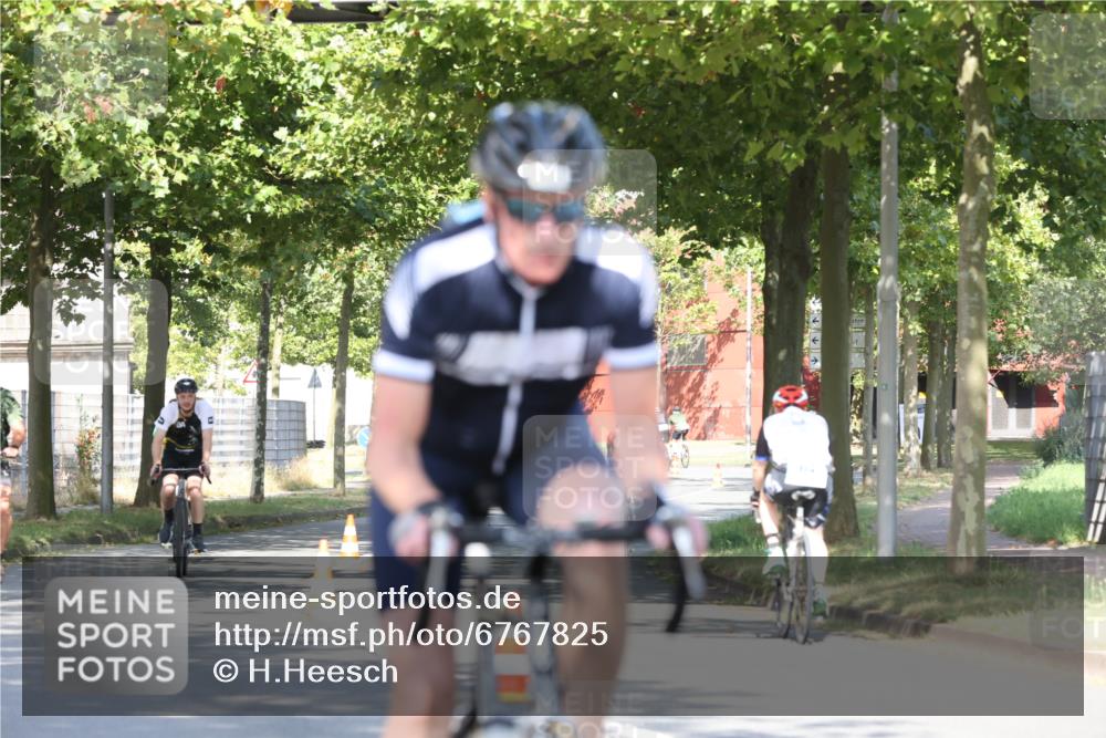 11.08.2024 - GEWOBA Citytriathlon Bremen H.Heesch http://msf.ph/oto/6767825 11.08.2024 10:21:12 Radfahren 4, 9, 30, 31, 58, 71, 75, 87, 99 meine-sportfotos.de