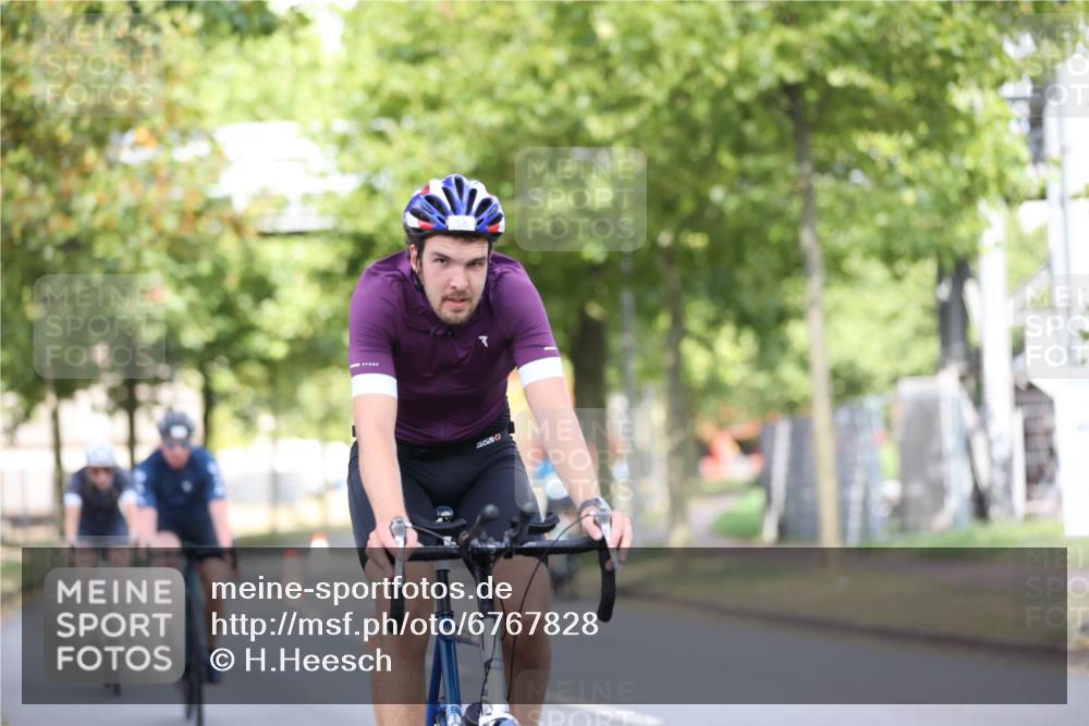 11.08.2024 - GEWOBA Citytriathlon Bremen H.Heesch http://msf.ph/oto/6767828 11.08.2024 10:38:33 Radfahren 4, 11, 29, 43, 58, 95 meine-sportfotos.de