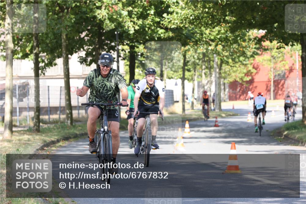 11.08.2024 - GEWOBA Citytriathlon Bremen H.Heesch http://msf.ph/oto/6767832 11.08.2024 10:21:14 Radfahren 4, 9, 30, 31, 58, 71, 75, 99 meine-sportfotos.de