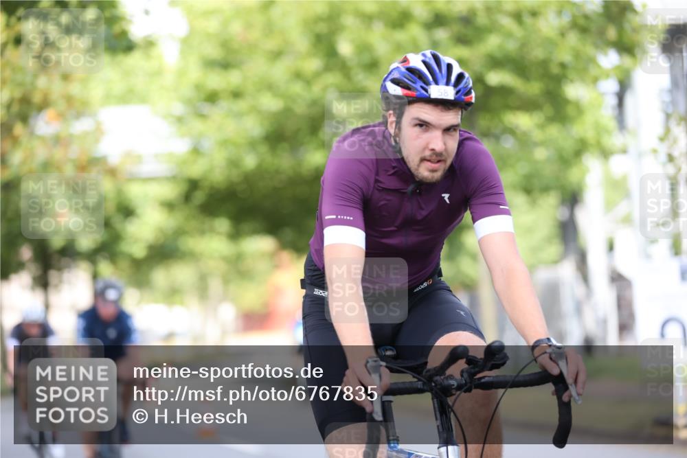 11.08.2024 - GEWOBA Citytriathlon Bremen H.Heesch http://msf.ph/oto/6767835 11.08.2024 10:38:33 Radfahren 4, 11, 29, 43, 58, 95 meine-sportfotos.de