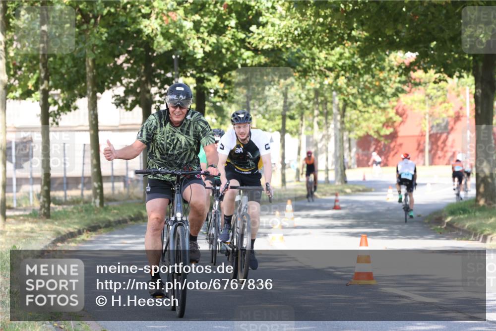 11.08.2024 - GEWOBA Citytriathlon Bremen H.Heesch http://msf.ph/oto/6767836 11.08.2024 10:21:15 Radfahren 9, 30, 31, 58, 71, 75, 99 meine-sportfotos.de