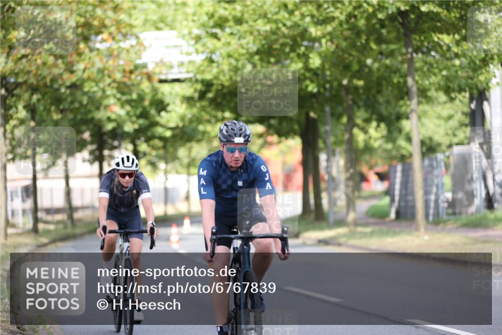 11.08.2024 - GEWOBA Citytriathlon Bremen H.Heesch http://msf.ph/oto/6767839 11.08.2024 10:38:33 Radfahren 4, 11, 29, 43, 58, 95 meine-sportfotos.de