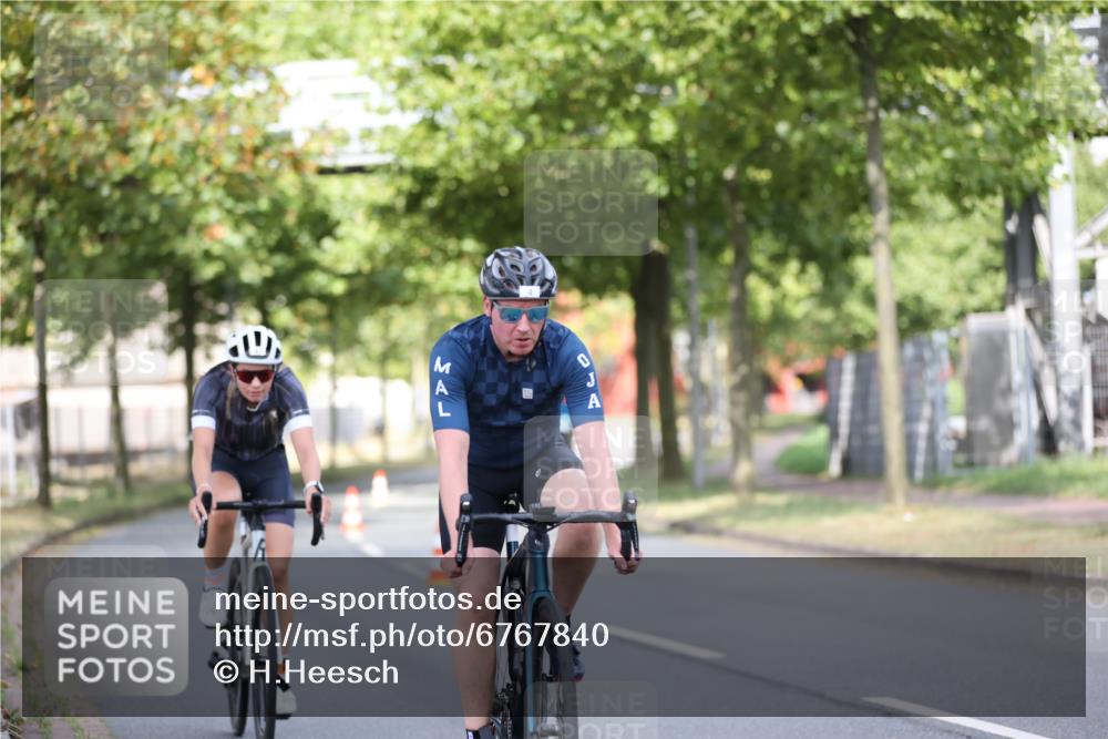 11.08.2024 - GEWOBA Citytriathlon Bremen H.Heesch http://msf.ph/oto/6767840 11.08.2024 10:38:34 Radfahren 4, 11, 29, 43, 58, 95 meine-sportfotos.de