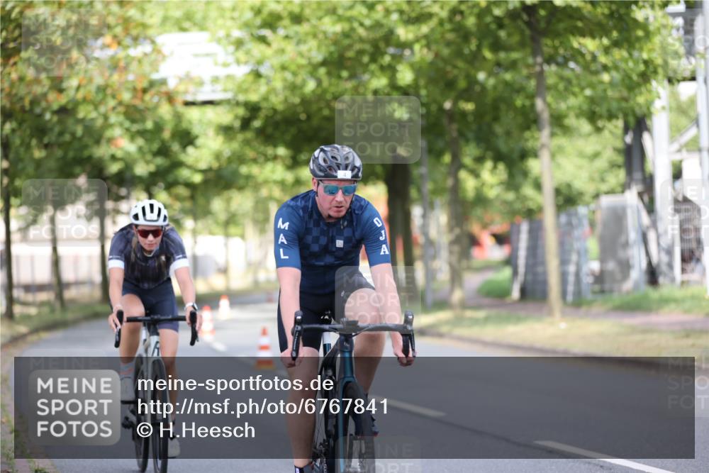 11.08.2024 - GEWOBA Citytriathlon Bremen H.Heesch http://msf.ph/oto/6767841 11.08.2024 10:38:34 Radfahren 4, 11, 29, 43, 58, 95 meine-sportfotos.de