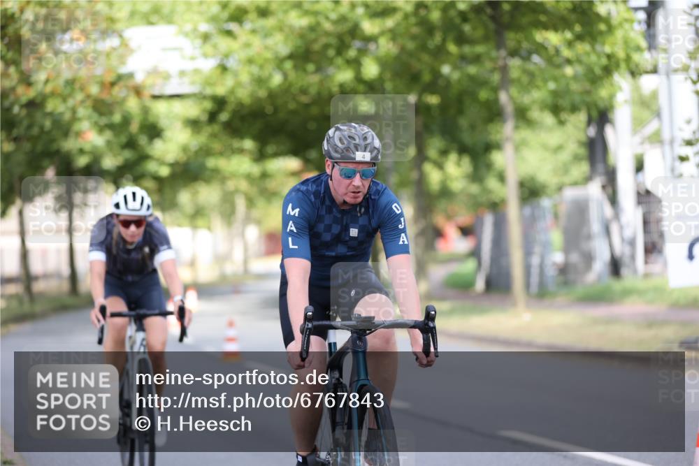11.08.2024 - GEWOBA Citytriathlon Bremen H.Heesch http://msf.ph/oto/6767843 11.08.2024 10:38:34 Radfahren 4, 11, 29, 43, 58, 95 meine-sportfotos.de