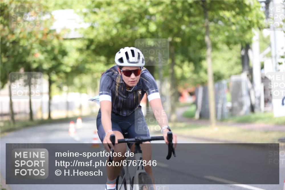 11.08.2024 - GEWOBA Citytriathlon Bremen H.Heesch http://msf.ph/oto/6767846 11.08.2024 10:38:34 Radfahren 4, 11, 29, 43, 58, 95 meine-sportfotos.de