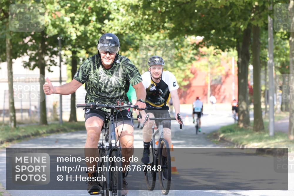11.08.2024 - GEWOBA Citytriathlon Bremen H.Heesch http://msf.ph/oto/6767848 11.08.2024 10:21:15 Radfahren 9, 30, 31, 58, 71, 75, 99 meine-sportfotos.de
