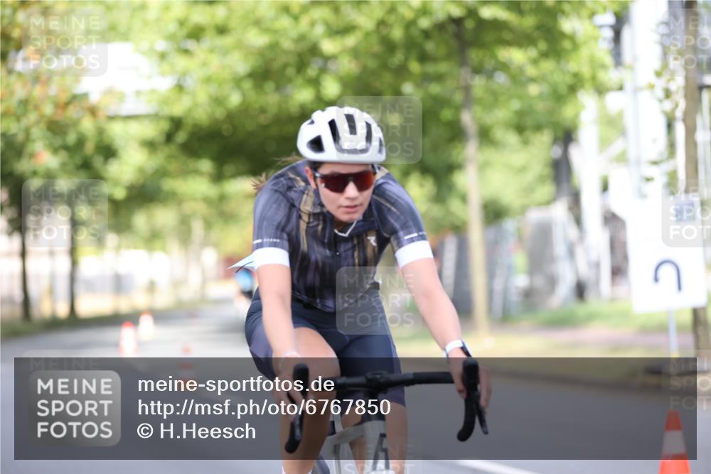 11.08.2024 - GEWOBA Citytriathlon Bremen H.Heesch http://msf.ph/oto/6767850 11.08.2024 10:38:34 Radfahren 4, 11, 29, 43, 58, 95 meine-sportfotos.de