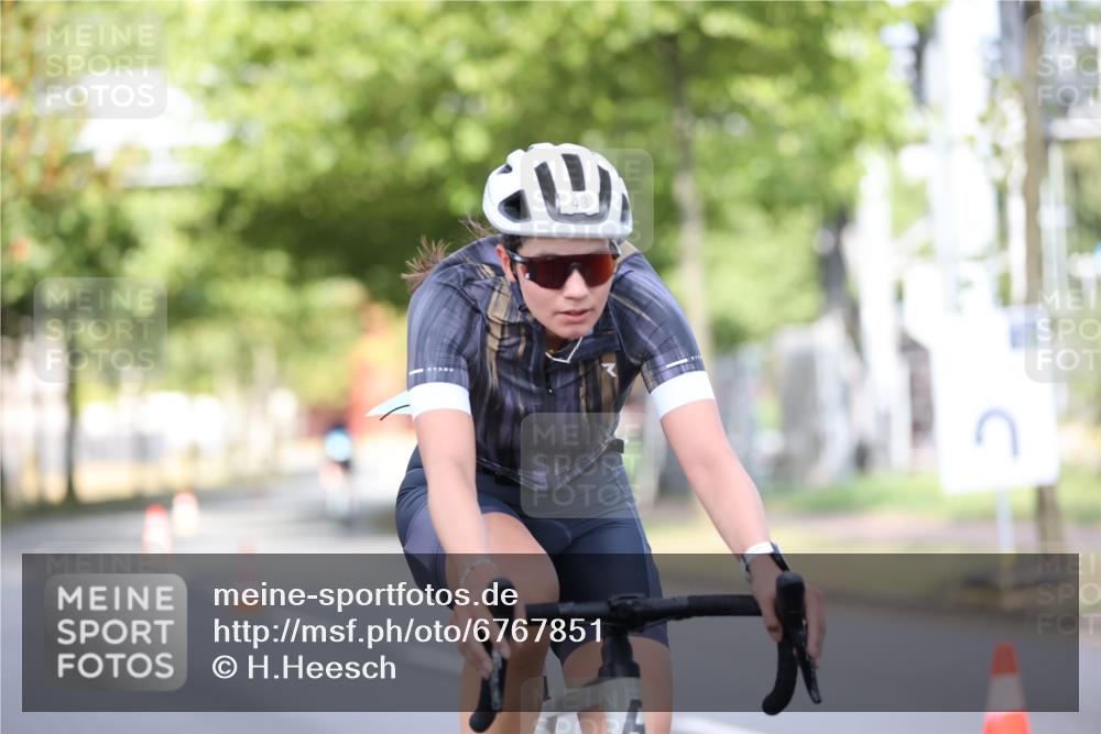 11.08.2024 - GEWOBA Citytriathlon Bremen H.Heesch http://msf.ph/oto/6767851 11.08.2024 10:38:34 Radfahren 4, 11, 29, 43, 58, 95 meine-sportfotos.de