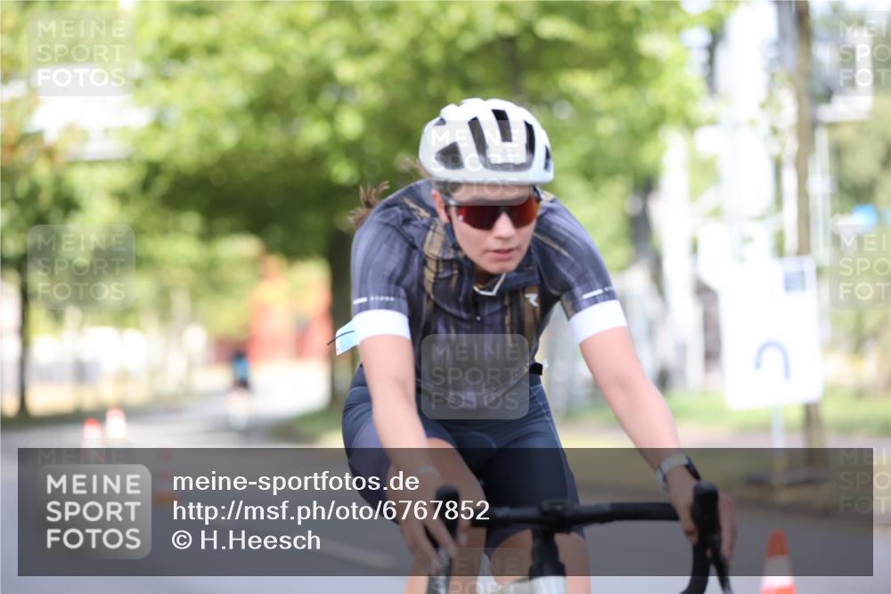 11.08.2024 - GEWOBA Citytriathlon Bremen H.Heesch http://msf.ph/oto/6767852 11.08.2024 10:38:34 Radfahren 4, 11, 29, 43, 58, 95 meine-sportfotos.de