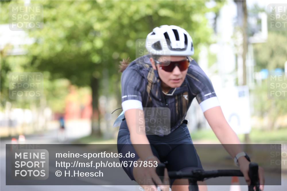 11.08.2024 - GEWOBA Citytriathlon Bremen H.Heesch http://msf.ph/oto/6767853 11.08.2024 10:38:34 Radfahren 4, 11, 29, 43, 58, 95 meine-sportfotos.de
