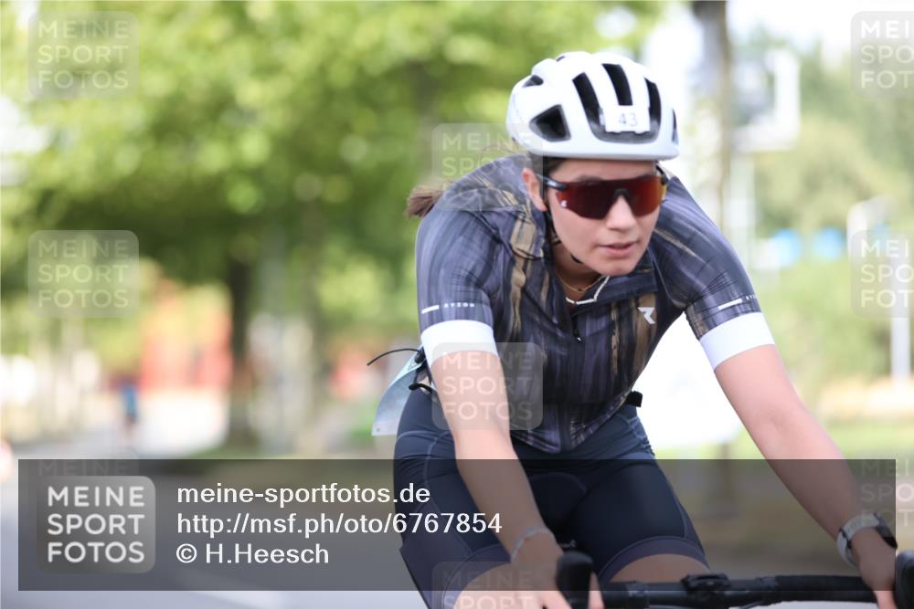 11.08.2024 - GEWOBA Citytriathlon Bremen H.Heesch http://msf.ph/oto/6767854 11.08.2024 10:38:35 Radfahren 4, 11, 29, 43, 58, 95 meine-sportfotos.de